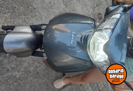 Motos - Zanella ZB125 R 2023 Nafta 4000Km - En Venta