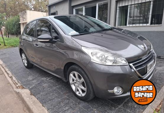 Autos - Peugeot 208 2014 Nafta 121000Km - En Venta