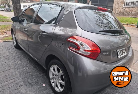 Autos - Peugeot 208 2014 Nafta 121000Km - En Venta