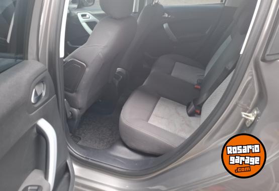 Autos - Peugeot 208 2014 Nafta 121000Km - En Venta