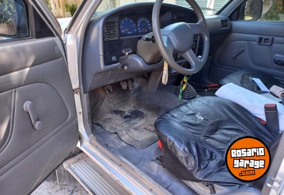 Camionetas - Toyota Hilux dx 2003 Diesel 322000Km - En Venta