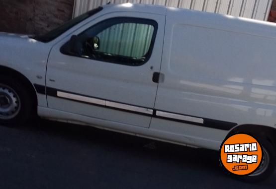 Utilitarios - Peugeot Partner 2011 Diesel 178000Km - En Venta