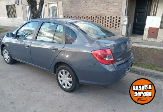 Autos - Renault Sandero 2010 GNC 212000Km - En Venta