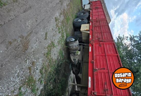 Camiones y Grúas - SEMIRREMOLQUE SALTO - En Venta