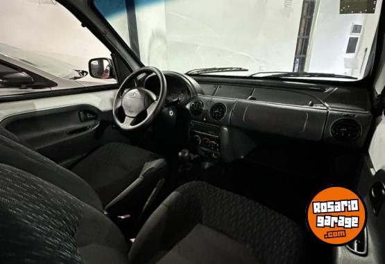 Utilitarios - Renault kangoo 2016 GNC 135000Km - En Venta