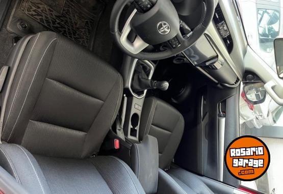 Camionetas - Toyota Hilux 2024 Diesel 80000Km - En Venta