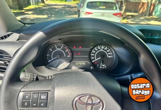 Camionetas - Toyota Hilux 2024 Diesel 19000Km - En Venta