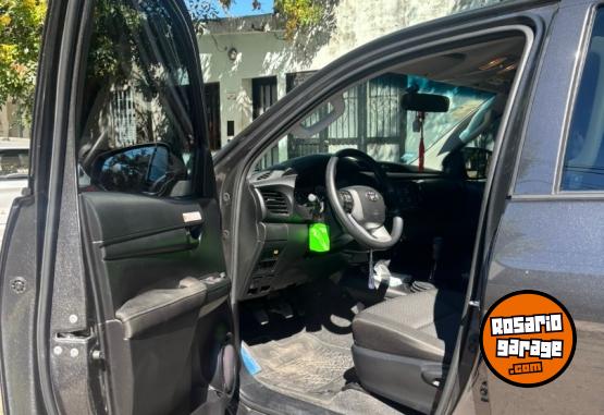 Camionetas - Toyota Hilux 2024 Diesel 19000Km - En Venta