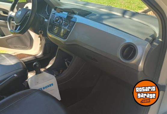 Autos - Volkswagen Up! High 2017 Nafta 82500Km - En Venta