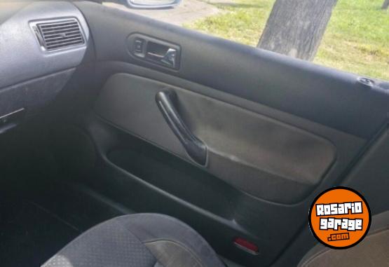 Autos - Volkswagen Golf 2008 Nafta 240000Km - En Venta