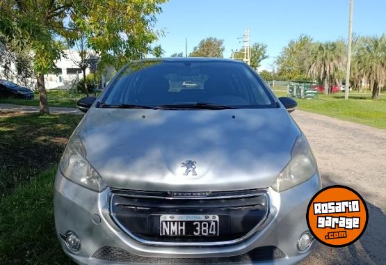 Autos - Peugeot 208 2014 Nafta 124000Km - En Venta