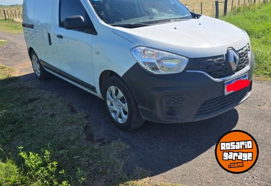 Utilitarios - Renault Kangoo confort furg�n 2023 Nafta 90000Km - En Venta