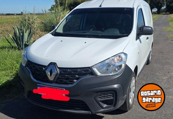 Utilitarios - Renault Kangoo confort furg�n 2023 Nafta 90000Km - En Venta