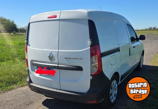 Utilitarios - Renault Kangoo confort furg�n 2023 Nafta 90000Km - En Venta