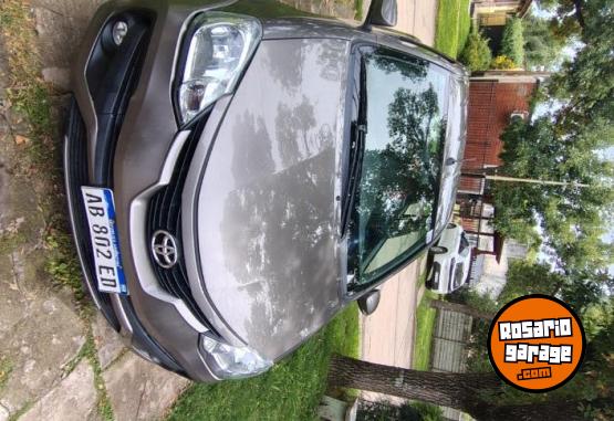 Autos - Toyota Etios 5 puertas 2017 Nafta 95000Km - En Venta
