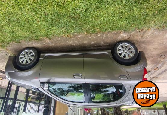 Autos - Toyota Etios 5 puertas 2017 Nafta 95000Km - En Venta