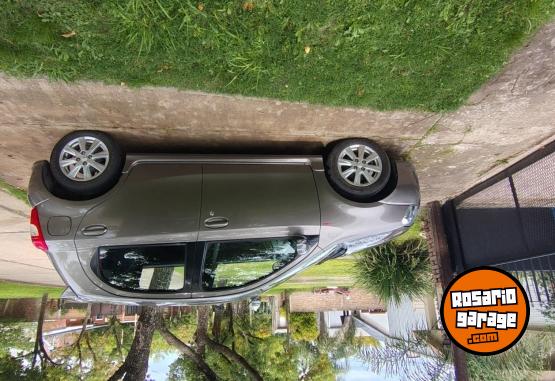 Autos - Toyota Etios 5 puertas 2017 Nafta 95000Km - En Venta