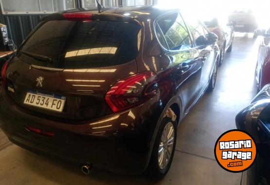 Autos - Peugeot 208 2019 Nafta 62000Km - En Venta