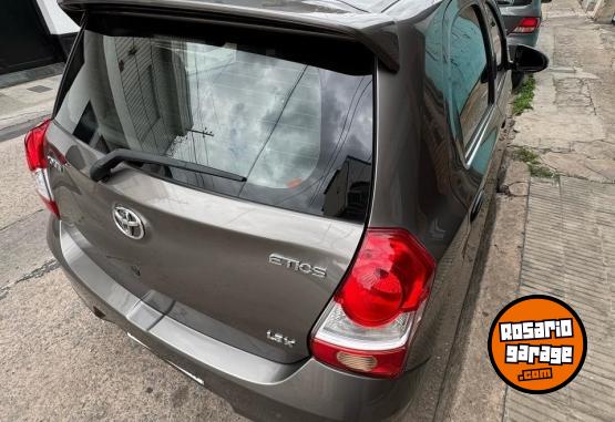 Autos - Toyota Etios 2018 Nafta 92000Km - En Venta