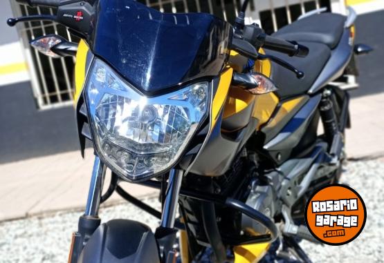 Motos - Bajaj Rouser NS 125 2023 Nafta 8000Km - En Venta