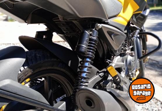 Motos - Bajaj Rouser NS 125 2023 Nafta 8000Km - En Venta