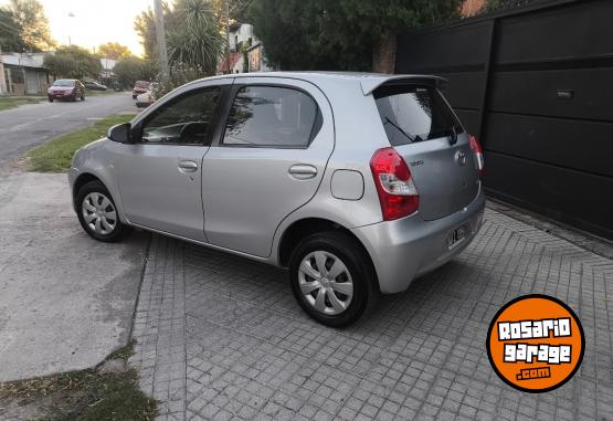 Autos - Toyota Etios 2015 Nafta 130000Km - En Venta
