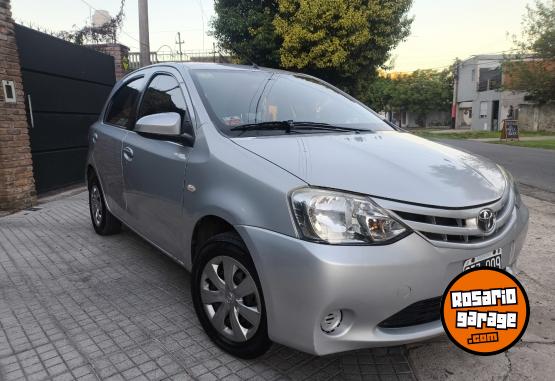 Autos - Toyota Etios 2015 Nafta 130000Km - En Venta