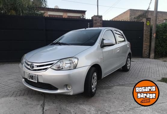 Autos - Toyota Etios 2015 Nafta 130000Km - En Venta