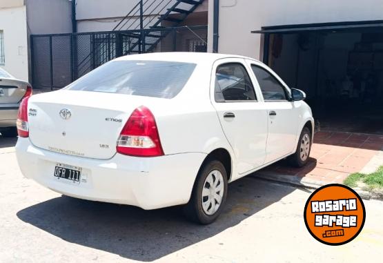 Autos - Toyota ETIOS 2014 Nafta 102000Km - En Venta