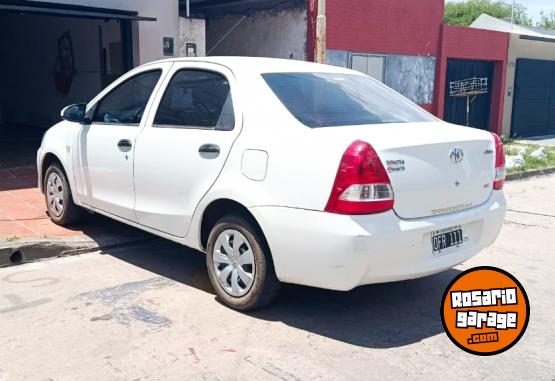 Autos - Toyota ETIOS 2014 Nafta 102000Km - En Venta