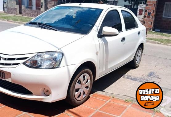 Autos - Toyota ETIOS 2014 Nafta 102000Km - En Venta