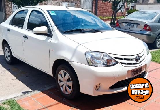 Autos - Toyota ETIOS 2014 Nafta 102000Km - En Venta