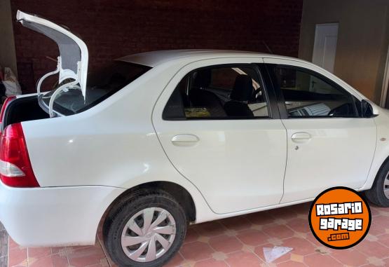 Autos - Toyota ETIOS XS 2016 Nafta 138000Km - En Venta