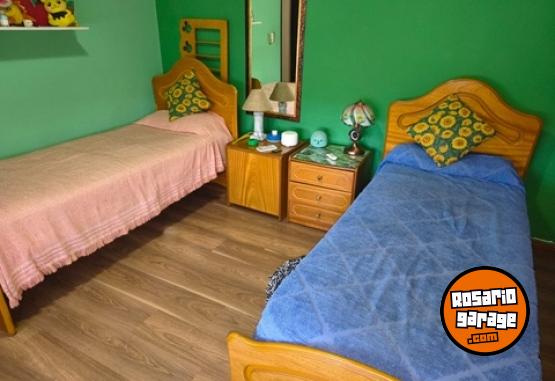 Hogar - Juego de dos camas de una plaza gemelas enchapadas en roble - En Venta