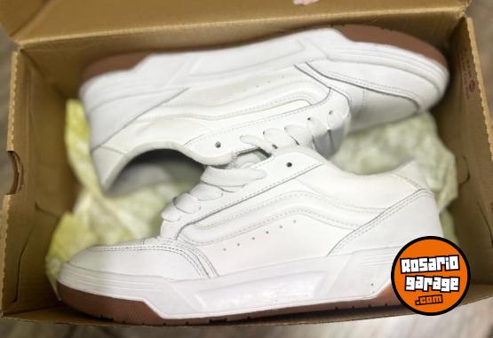 Indumentaria - Vans blancas  impecables - En Venta