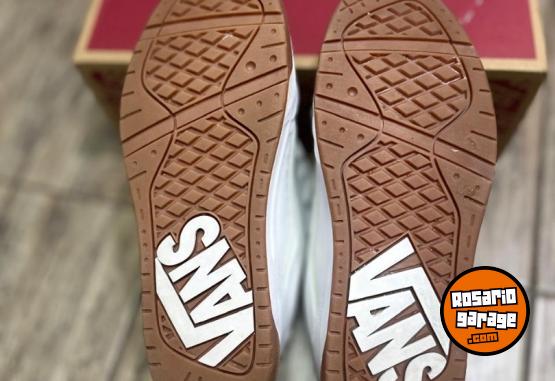 Indumentaria - Vans blancas  impecables - En Venta