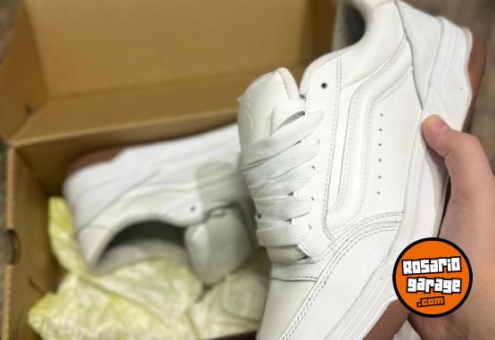 Indumentaria - Vans blancas  impecables - En Venta