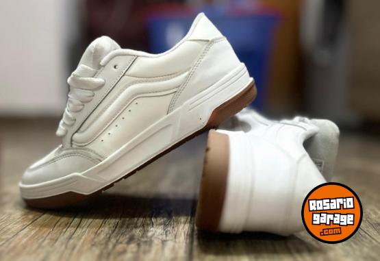 Indumentaria - Vans blancas  impecables - En Venta