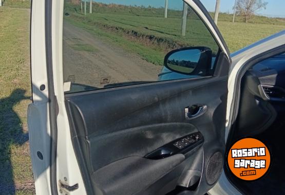 Autos - Toyota Yariz 2019 GNC 120000Km - En Venta