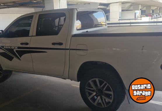 Camionetas - Toyota HILUX DC 4X2 TDI 6MT 2016 Diesel 154000Km - En Venta