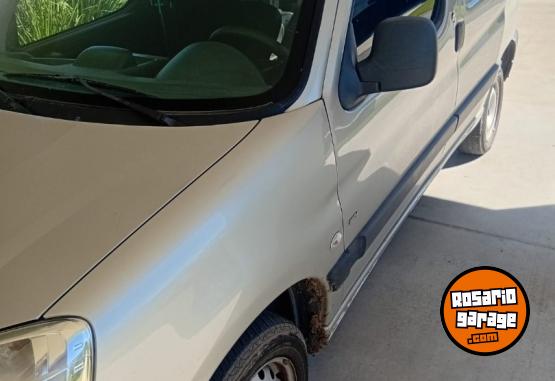 Utilitarios - Peugeot PARNERT CONFORD HDI 2013 Diesel 240000Km - En Venta