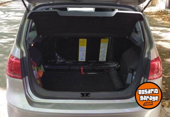 Autos - Volkswagen SURAN Confortline 2011 Nafta 152000Km - En Venta