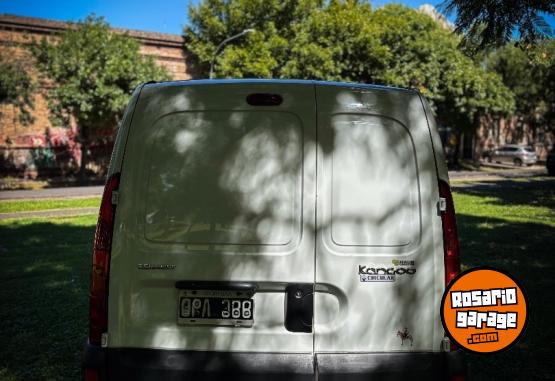 Utilitarios - Renault Kangoo 2015 GNC 133000Km - En Venta