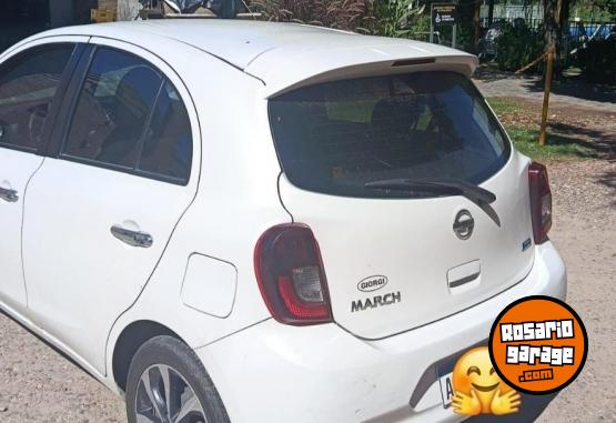 Autos - Nissan March 2017 Nafta 84000Km - En Venta