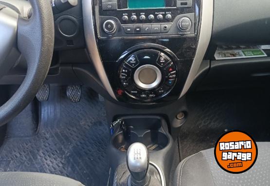 Autos - Nissan March 2017 Nafta 84000Km - En Venta