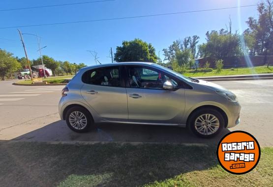 Autos - Peugeot 208 2019 Nafta 149000Km - En Venta