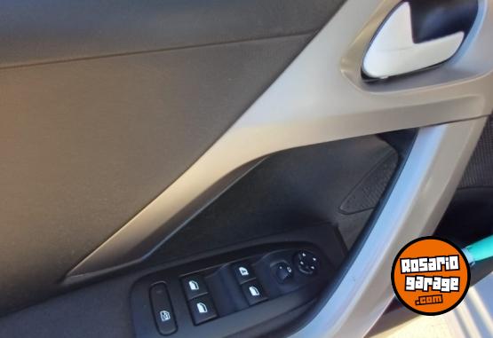Autos - Peugeot 208 2019 Nafta 149000Km - En Venta