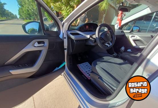 Autos - Peugeot 208 2019 Nafta 149000Km - En Venta