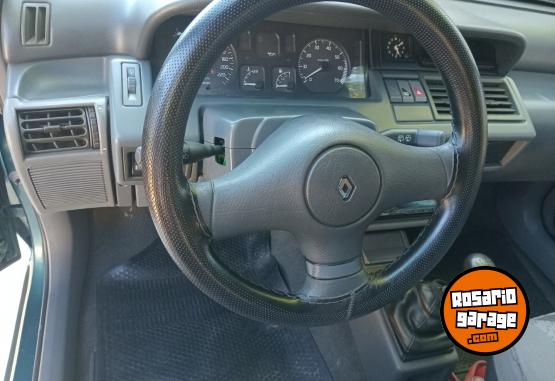 Autos - Renault Clio 1998 Nafta 176000Km - En Venta