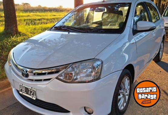 Autos - Toyota Etios 2015 Nafta 140000Km - En Venta